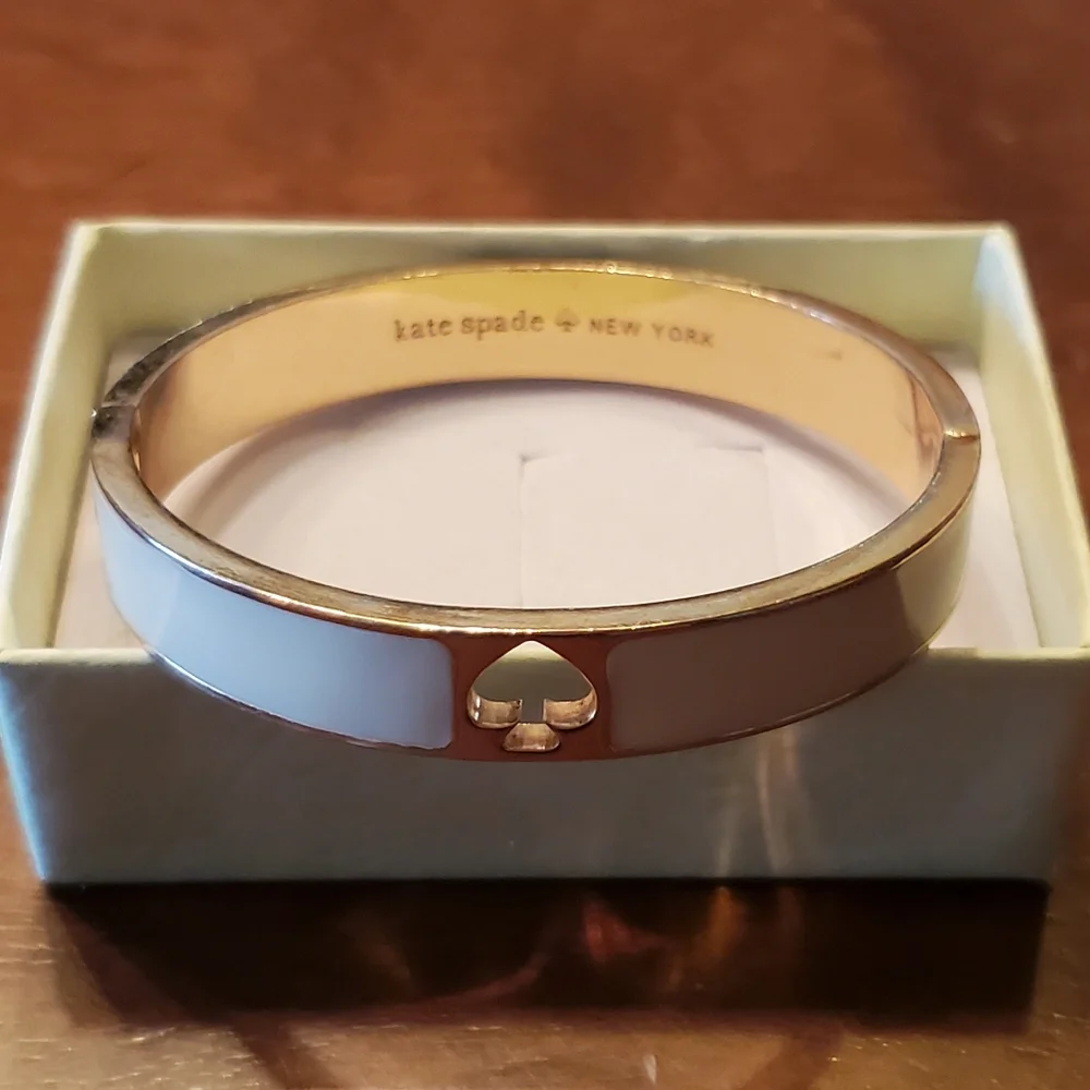 Kate Spade Off White Enamel & Gold Tone Logo Hinged Bangle Bracelet - Picture 2 of 13